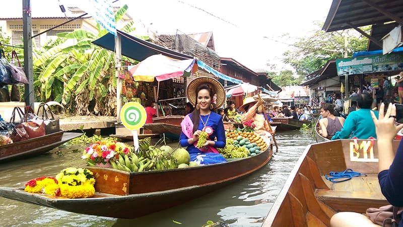 Dumneon Saduak Floating Market